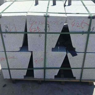 周口 芝麻白异形坐凳，石凳