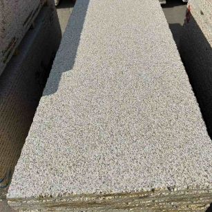 周口 黄金麻花岗岩荔枝面毛板，半成品