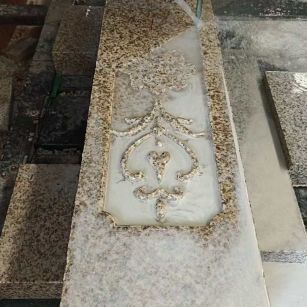 周口 黄金麻花岗岩异形加工雕刻栏杆大柱