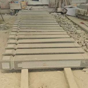 周口 芝麻白异形加工雕刻-栏杆大柱，方柱