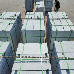 周口 芝麻白花岗岩5公分地铺石 花岗岩厂家工厂装车日常