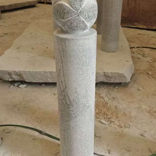 周口 芝麻白花岗岩石材挡车石柱、停车柱、圆柱挡车柱、方柱挡车柱等