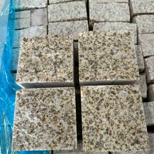 周口 黄金麻花岗岩自然面小方块，弹石，马蹄石等