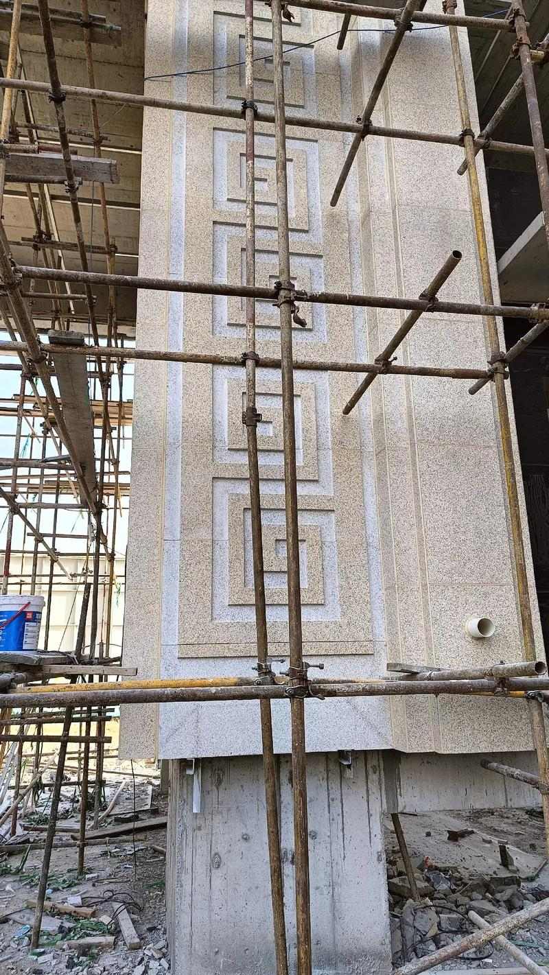 周口 黄金麻花岗岩别墅外墙干挂回纹造型效果