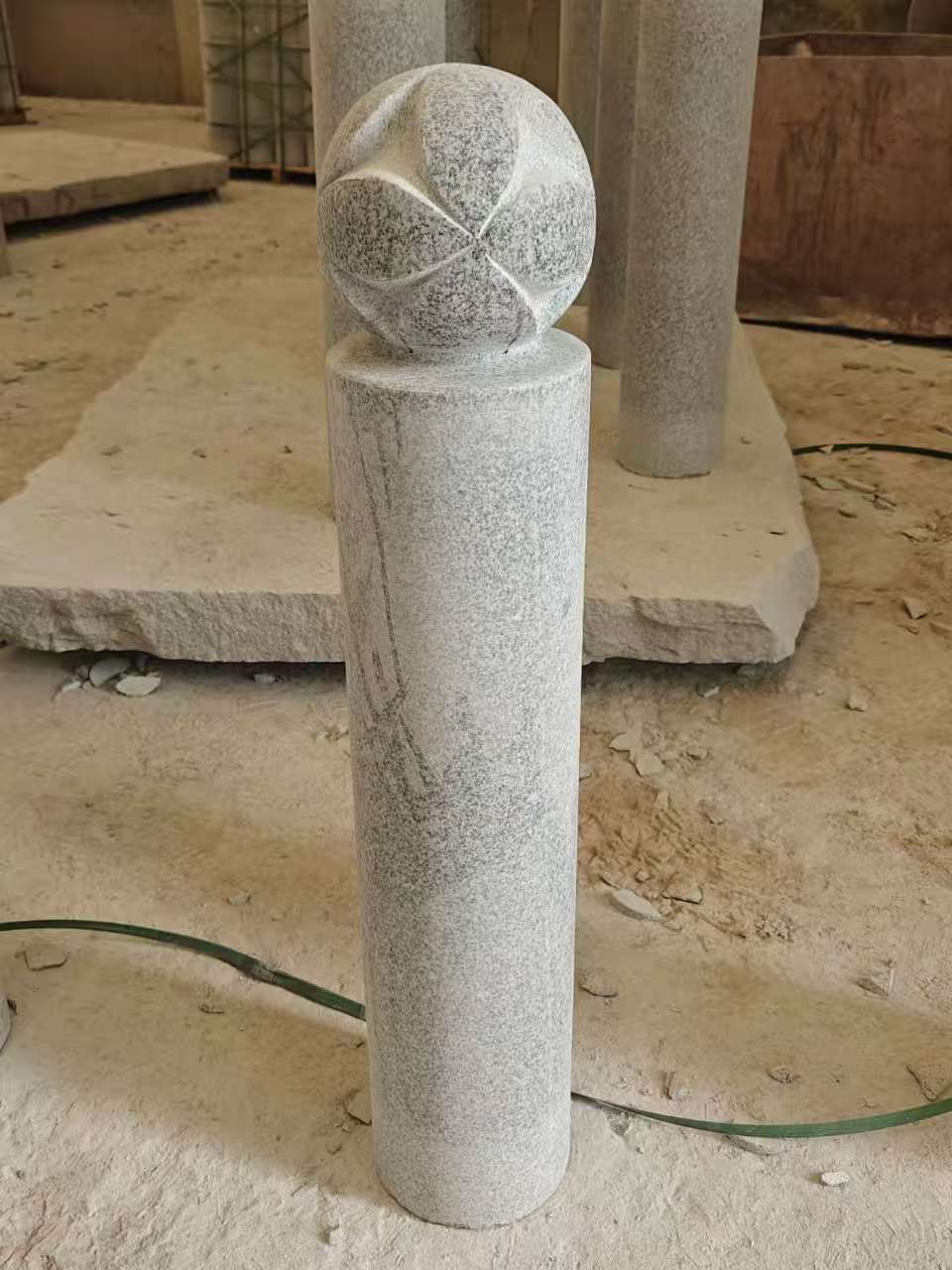 周口 芝麻白花岗岩石材挡车石柱、停车柱、圆柱挡车柱、方柱挡车柱等