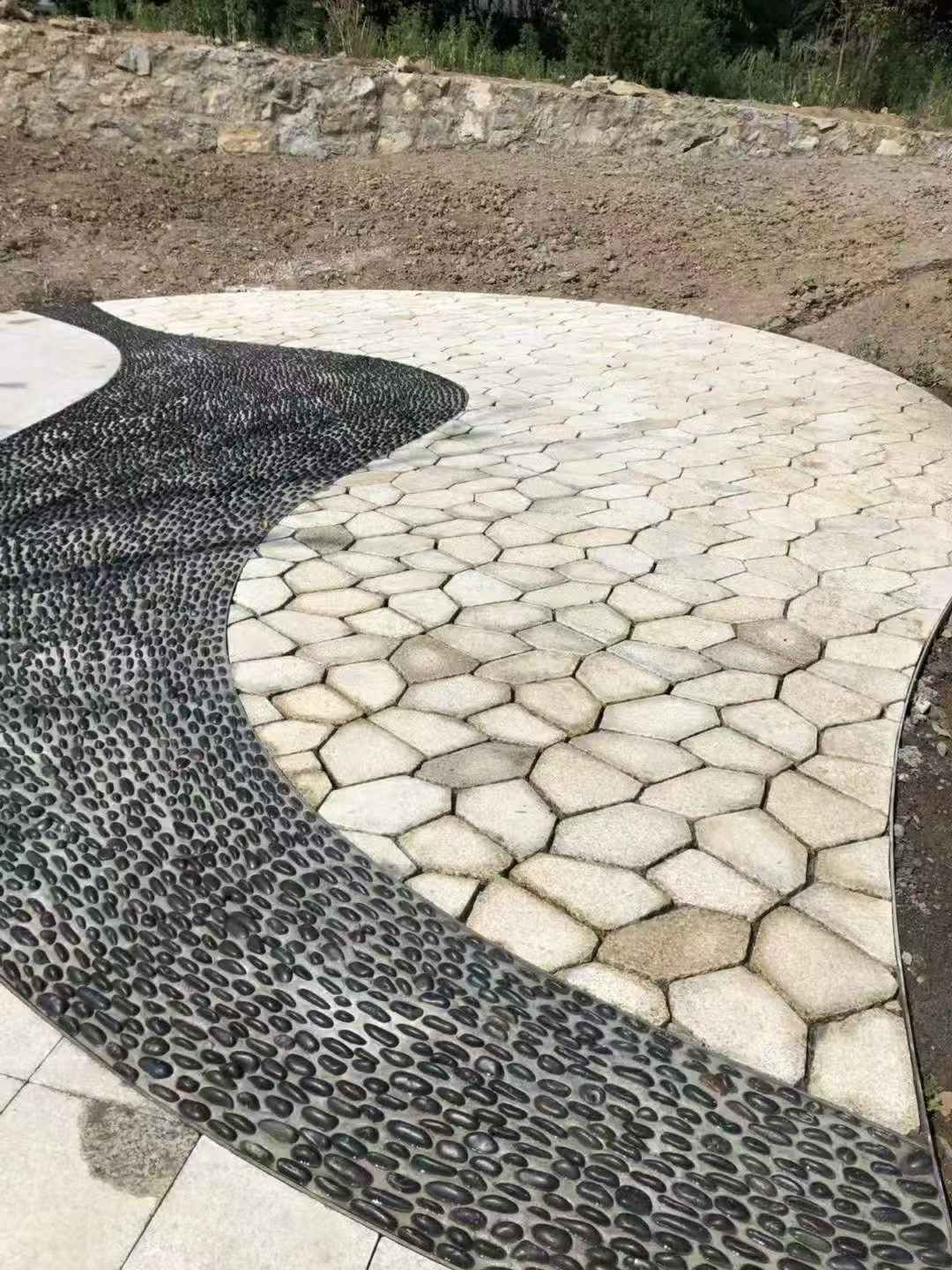 周口 黄金麻冰裂纹地铺石工地铺装案例