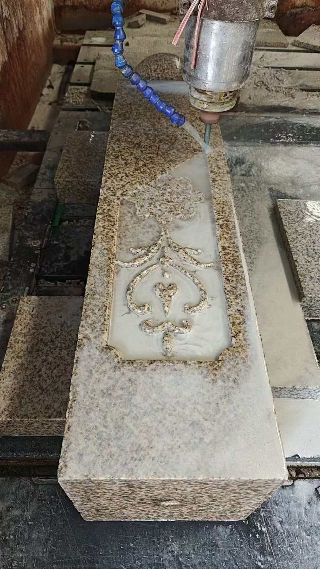 周口 黄金麻花岗岩异形加工雕刻栏杆大柱