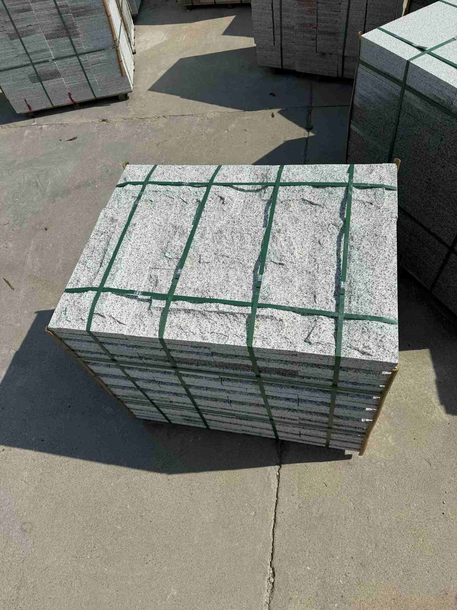 周口 白麻花岗岩石材自然面蘑菇石成品