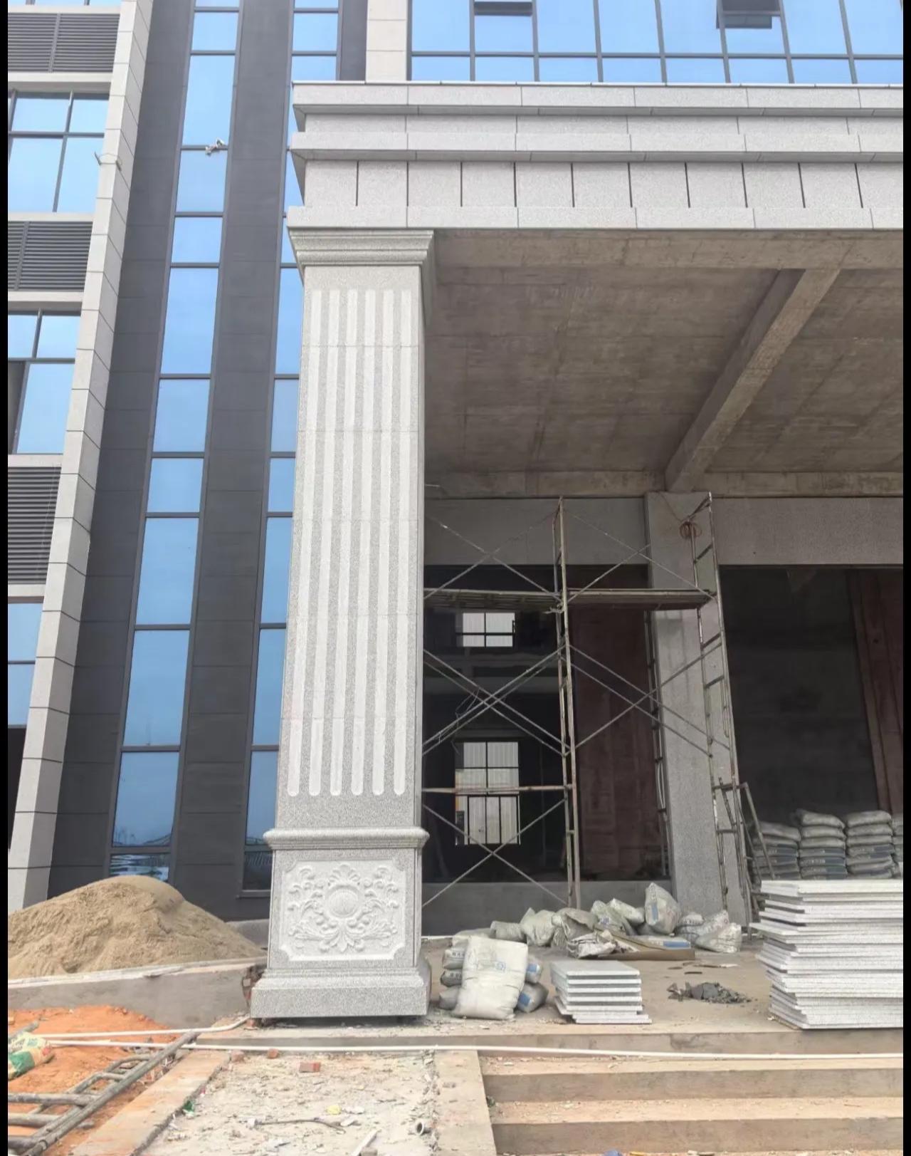 周口 芝麻白光面花岗岩门楼大柱（罗马柱）配雕花底座