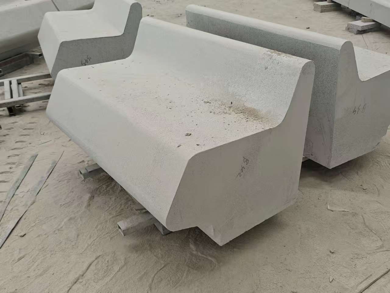 周口 芝麻白花岗岩异形坐凳，石凳