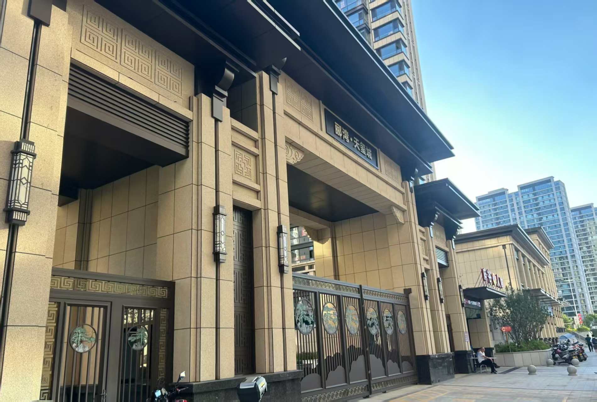 周口 黄金麻花岗岩荔枝面小区门楼外墙干挂