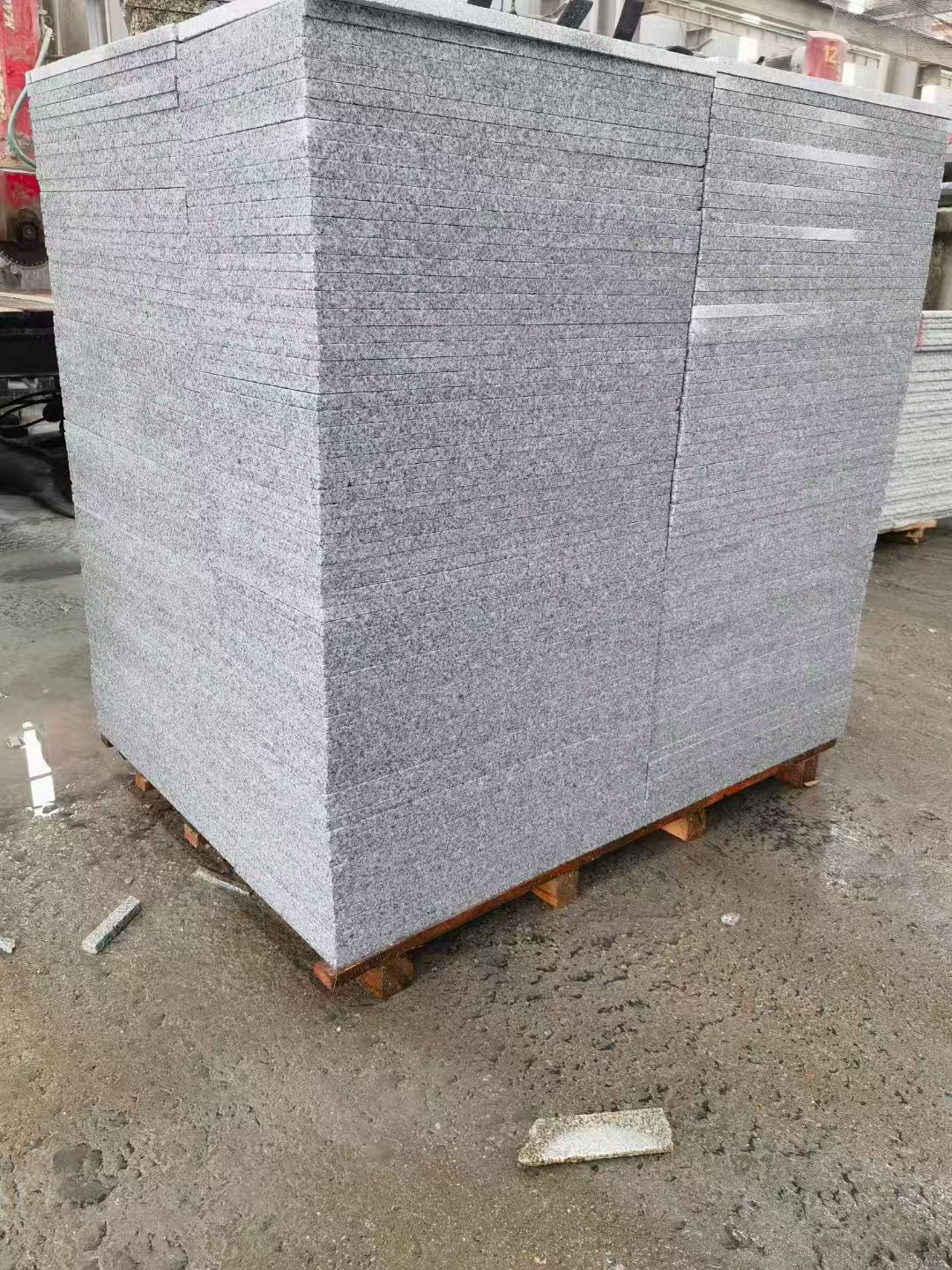 周口 芝麻白火烧面1.8厚300*600地铺石，尺寸标准，厚薄均匀