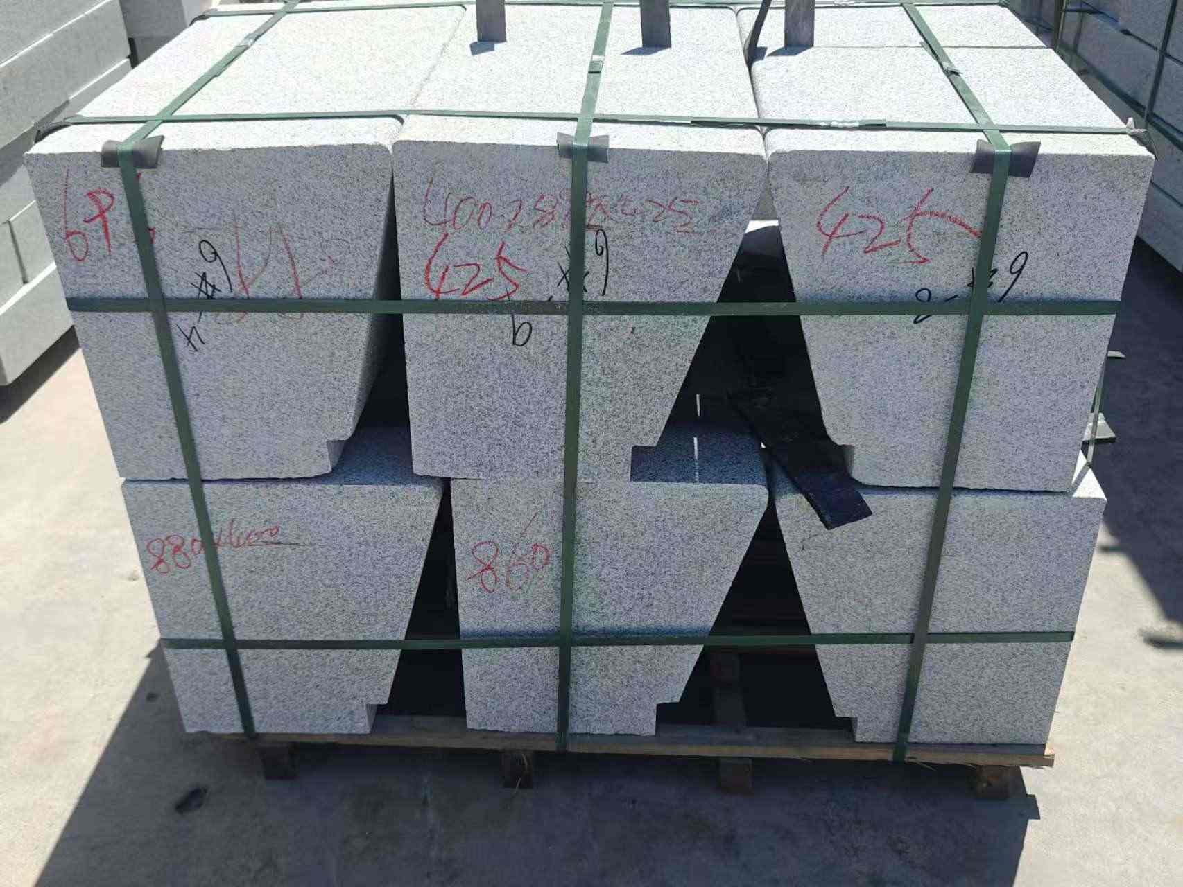 周口 芝麻白异形坐凳，石凳