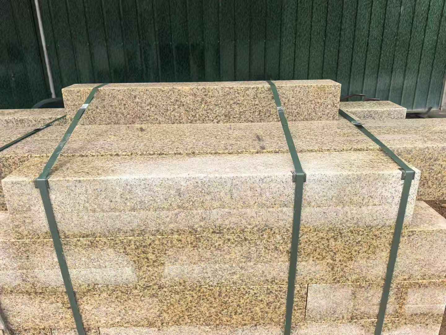 周口 黄金麻花岗岩石材机切面栏杆料半成品