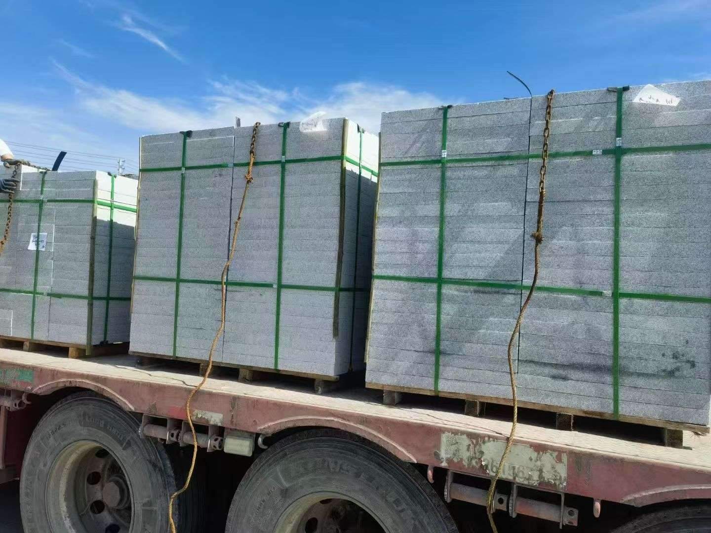 周口 芝麻白花岗岩地铺石装车日常