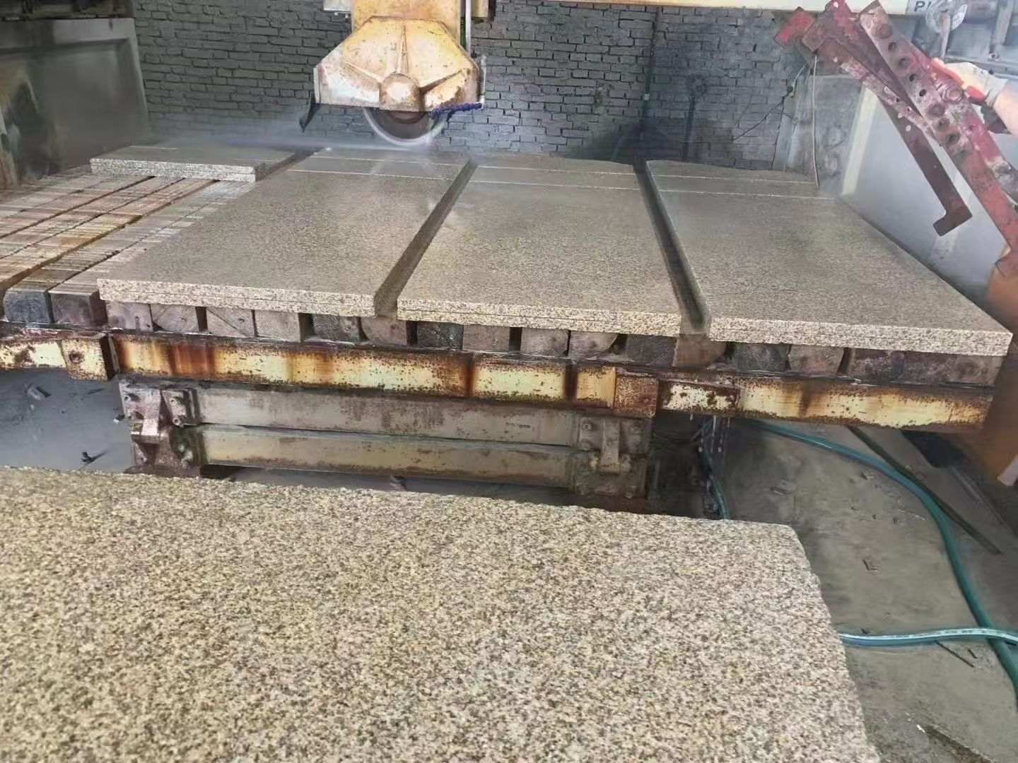 周口 黄金麻荔枝面成品板加工