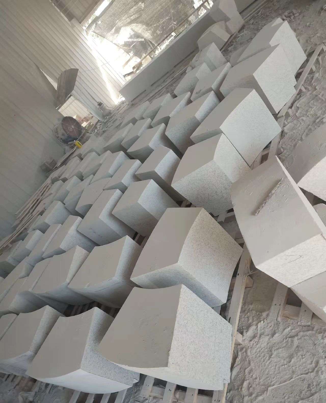 周口 白麻花岗岩异形坐凳