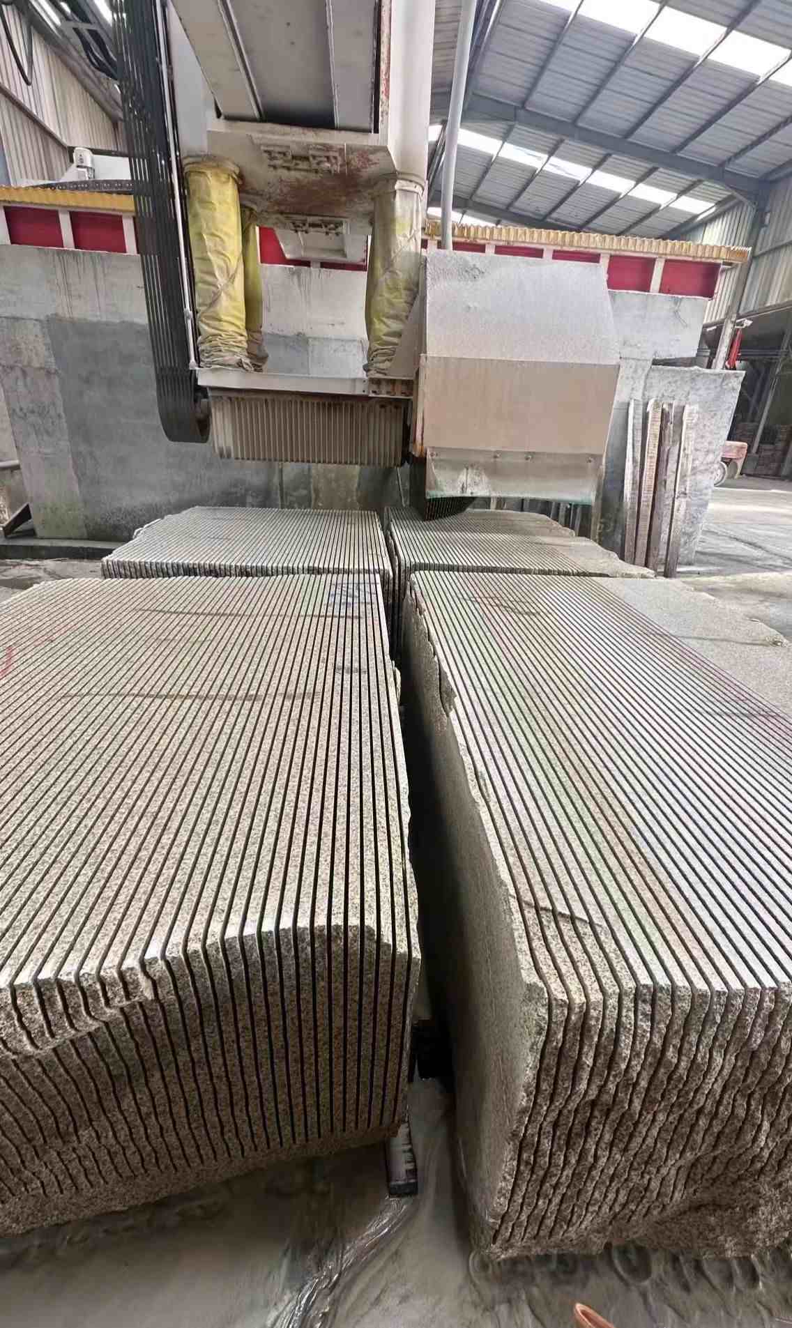 周口 车间生产日常，黄金麻白麻花岗岩