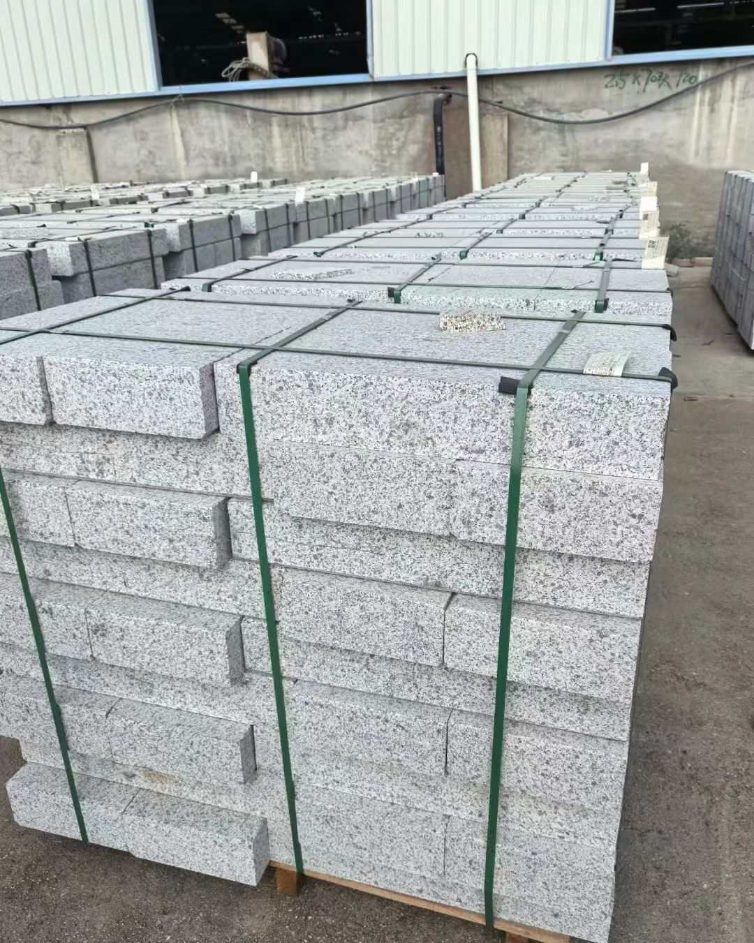 周口 白麻花岗岩路沿石，弧形路沿石，道牙石，马路牙子，界石，路缘石，平沿石，直岩石，平缘石等