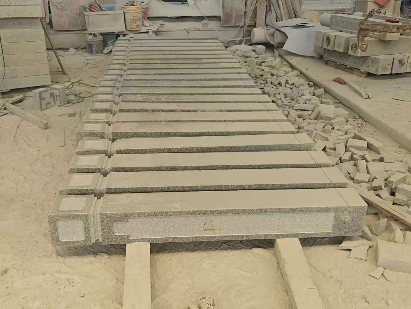 周口 芝麻白异形加工雕刻-栏杆大柱，方柱